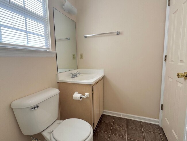 Building Photo - MOVE-IN READY! (Pet Friendly)