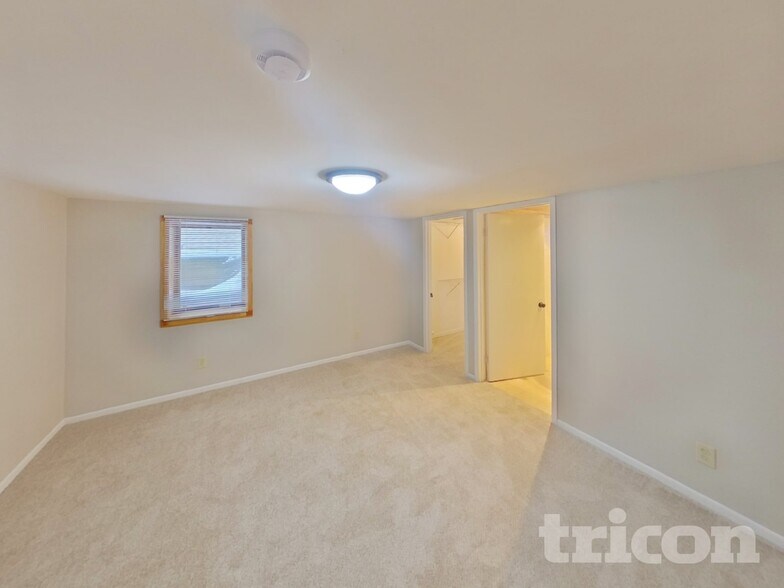 Building Photo - 2605 Eastman Dr