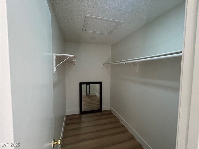 Building Photo - 3937 S Torrey Pines Dr
