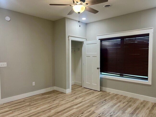 Building Photo - Beautiful home 3 minutes from ETSU!