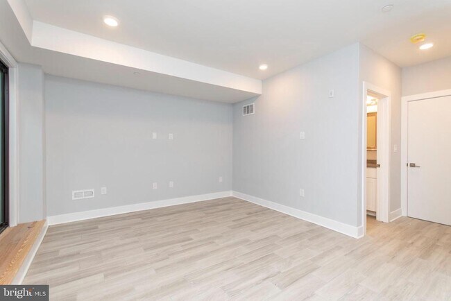 Building Photo - 812 N Uber St