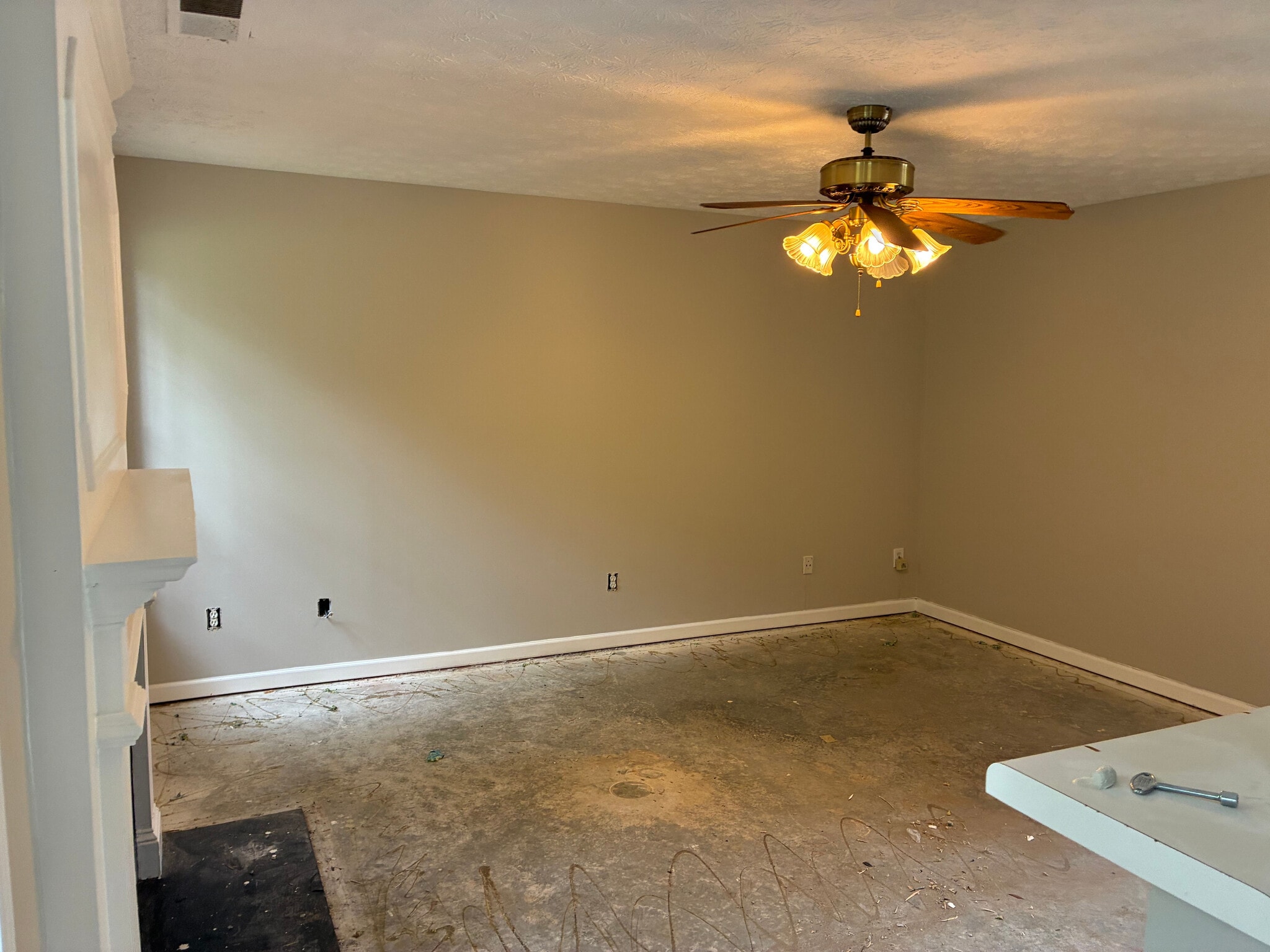 Building Photo - Room in House on Tara Bend