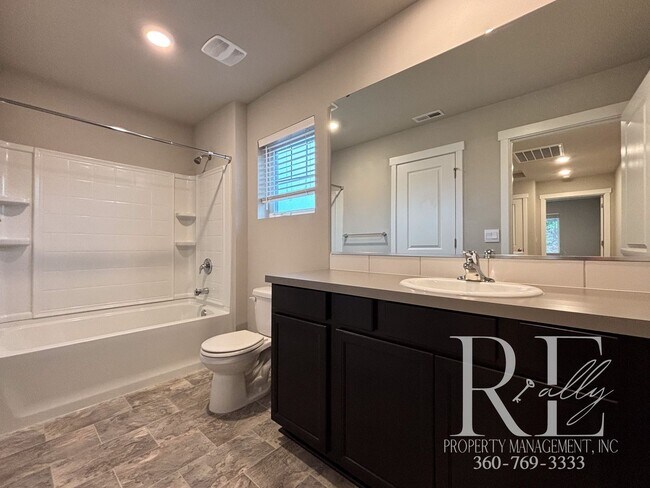 Building Photo - Charming 3-Bedroom, 2.5-Bath Home with Mod...