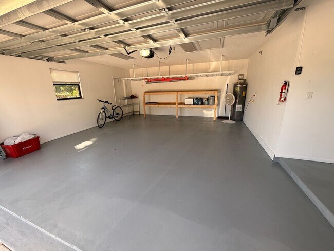 Building Photo - Highly sought after 2/2 in Gulf Gate