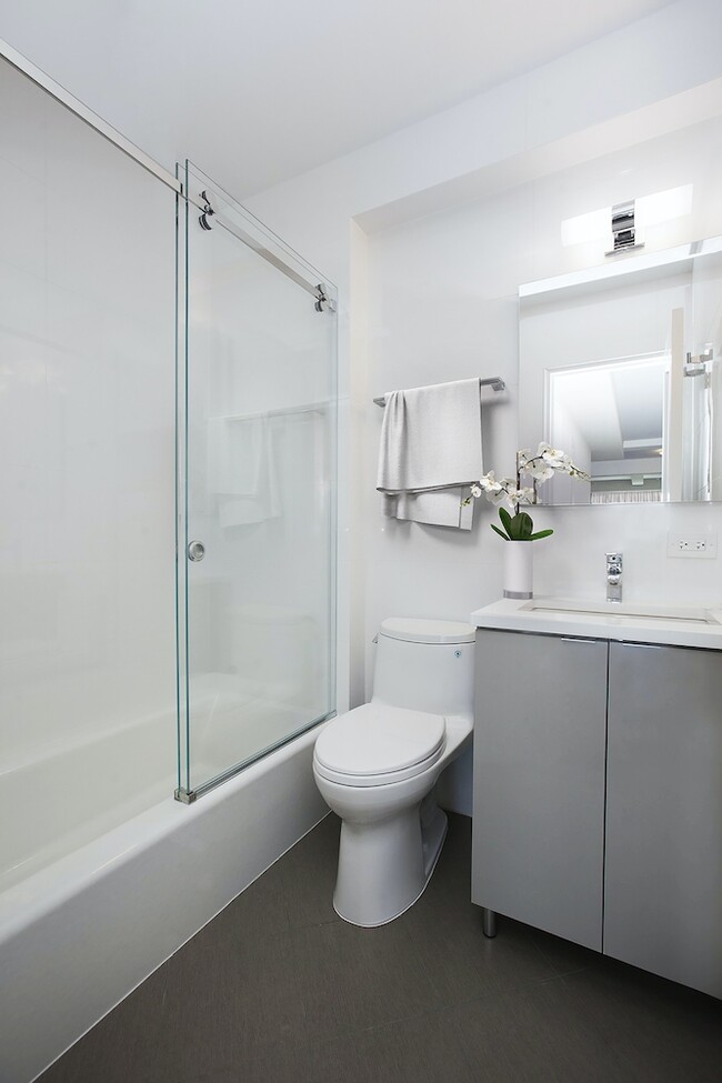 BATHROOM - 240 W 55th St