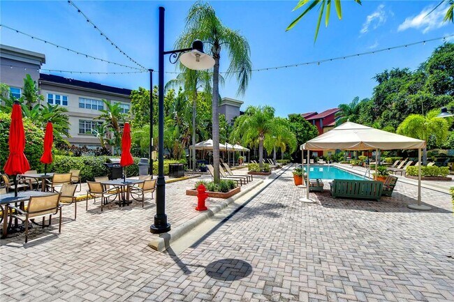 Building Photo - 2410 W Azeele St