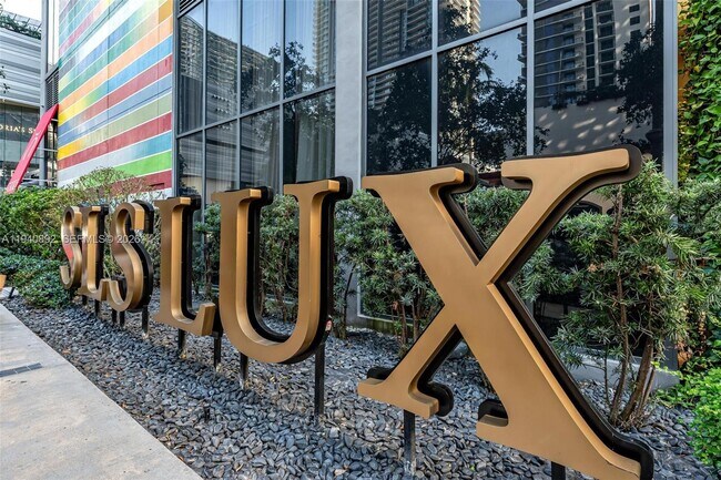 Building Photo - 801 S Miami Ave