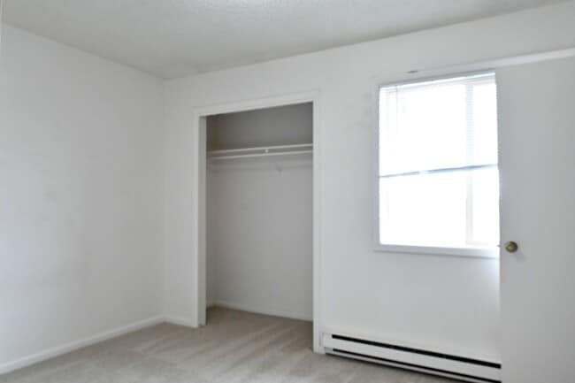 Building Photo - 2 bed 1 Bath townhouse