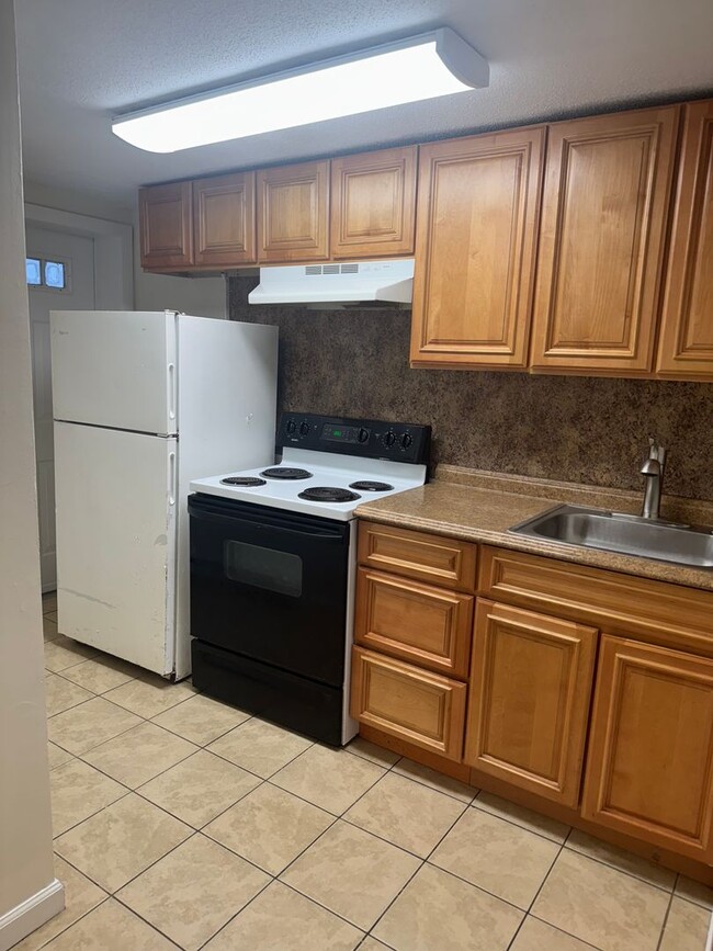 Building Photo - One Bedroom Unit--Southwick Ma