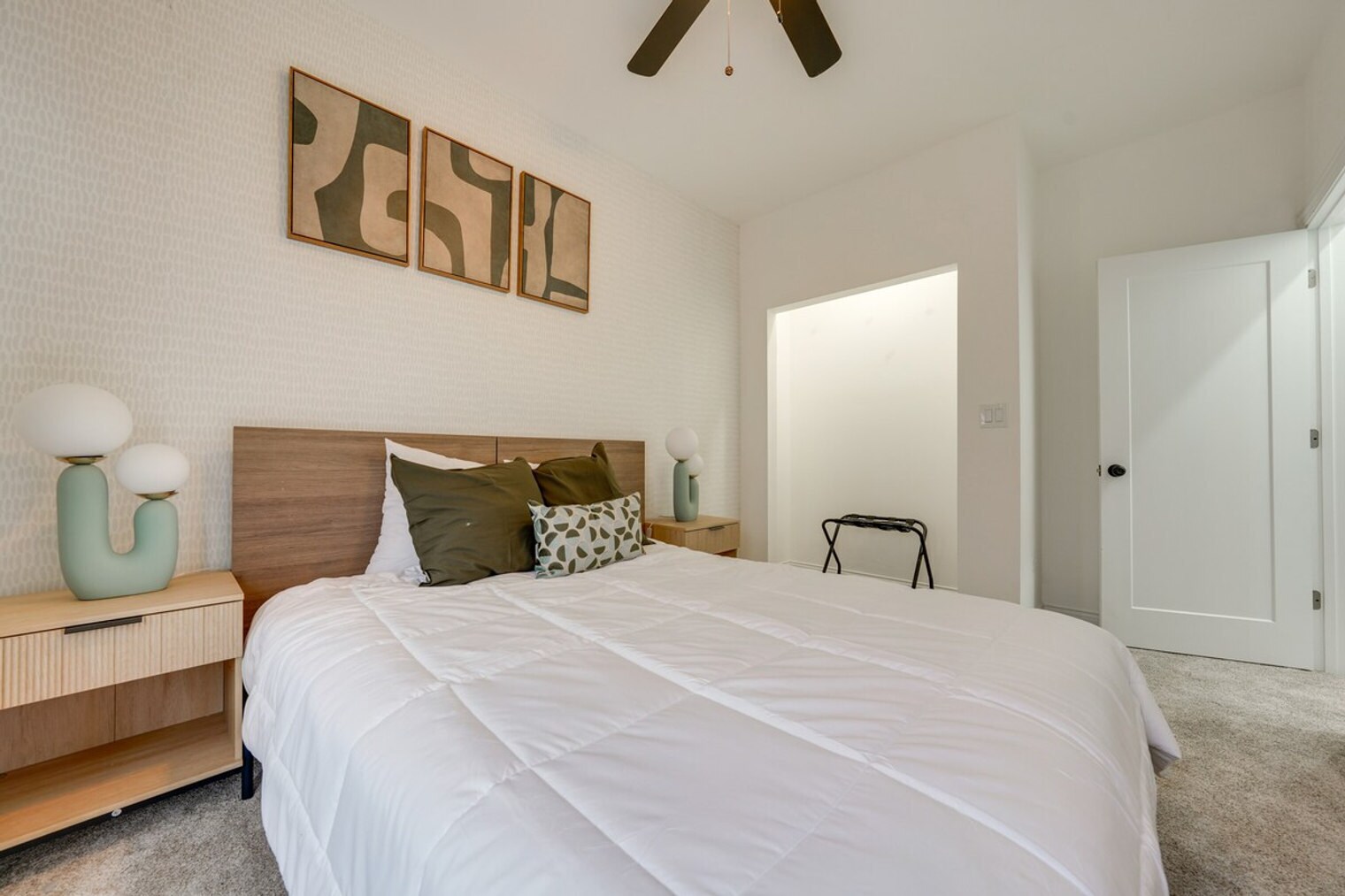 Building Photo - 4727D Yender Ave