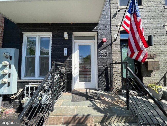 Building Photo - 1013 V St NW