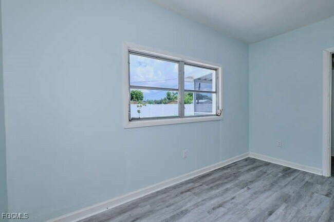 Building Photo - 4370 Deleon St