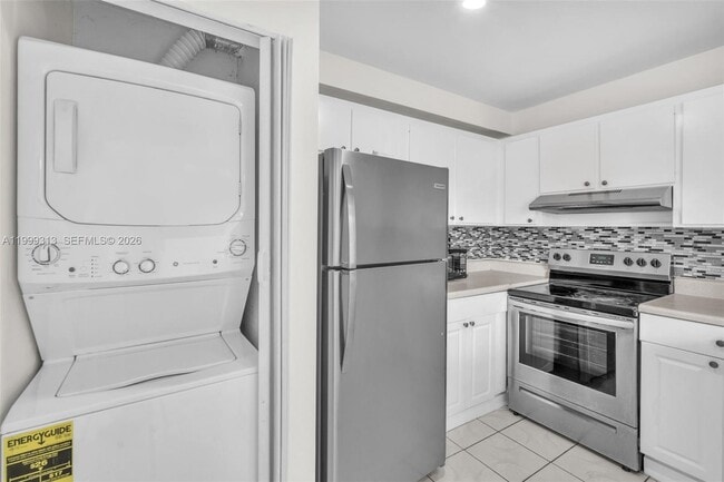 Building Photo - 685 W Park Dr