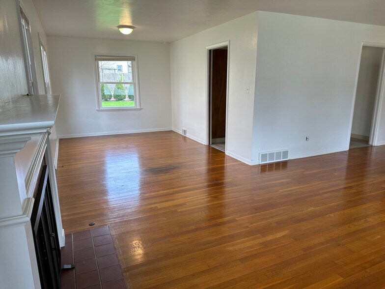 Building Photo - 622 Barmore Ave