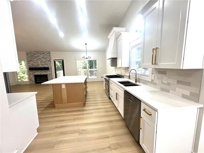 Building Photo - 2894 Sterling Dr NW