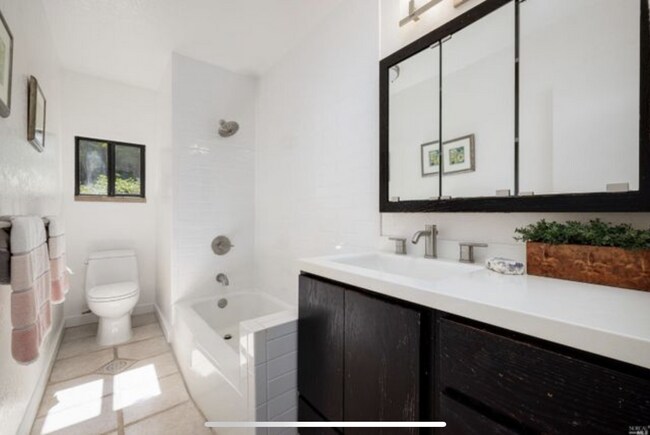 Building Photo - 3600 Bloomfield Rd