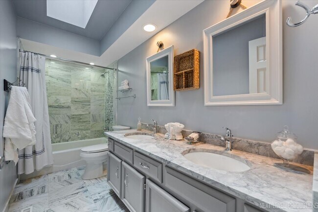 Building Photo - 2802 Wedgewood Dr
