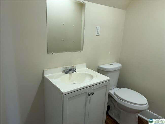 Building Photo - 1201 E 4th St