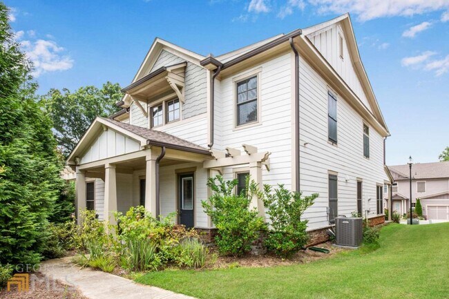 Building Photo - 600 Thornhill Ln