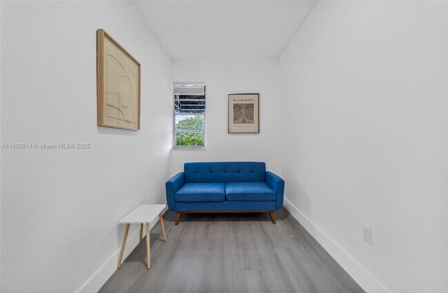 Building Photo - 1029 SW 5th St