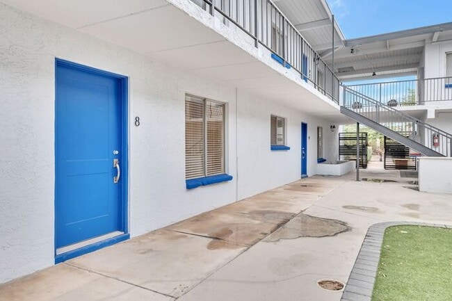 Building Photo - U of A Affordable housing!!! Affordable 2 ...