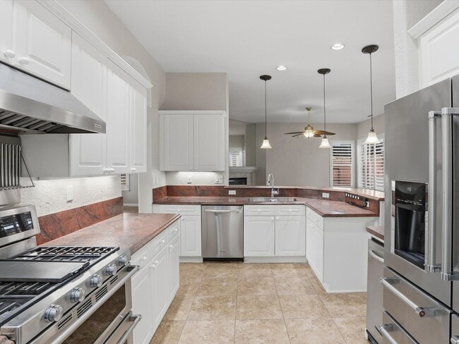 Building Photo - Spanish Springs Dream