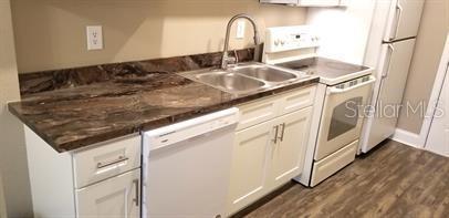 Building Photo - 520 15th St N