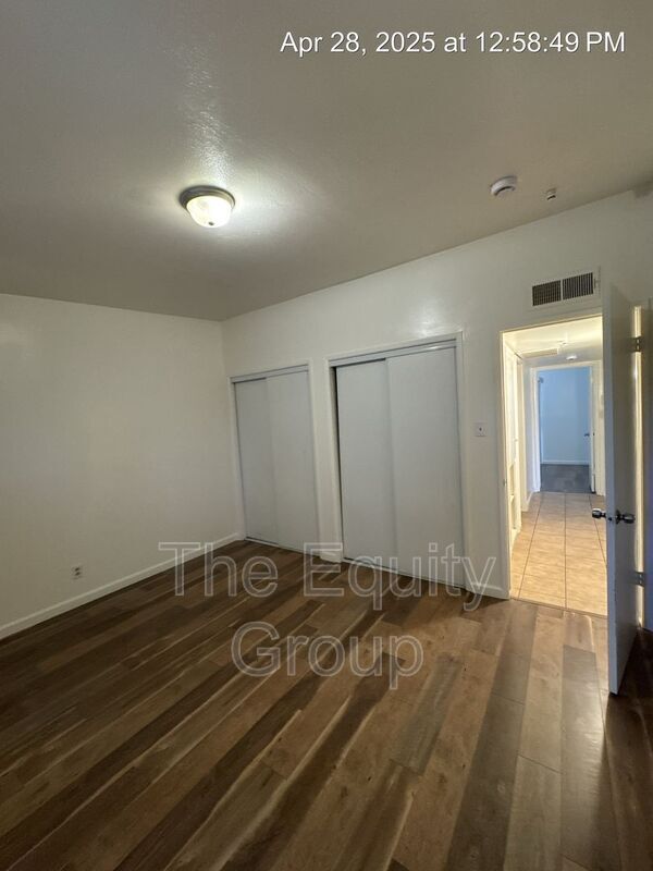 Building Photo - 1140 W Tulare Ave