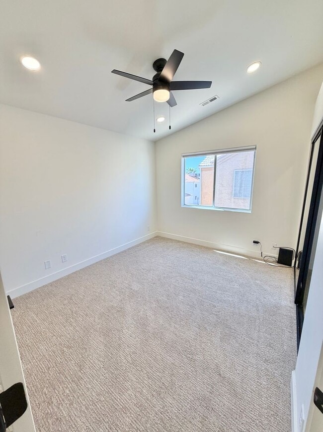 Building Photo - Wonderful Remodeled La Paloma Home!