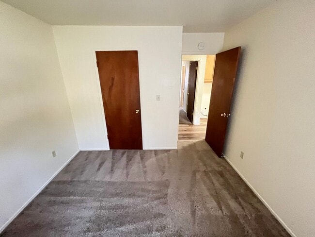 Building Photo - 533 S I St