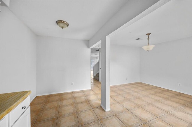 Building Photo - 7838 Green Lawn Dr