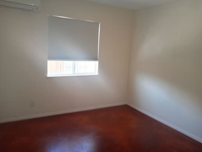 Building Photo - Remodeled 2 Bedroom 1 Bath