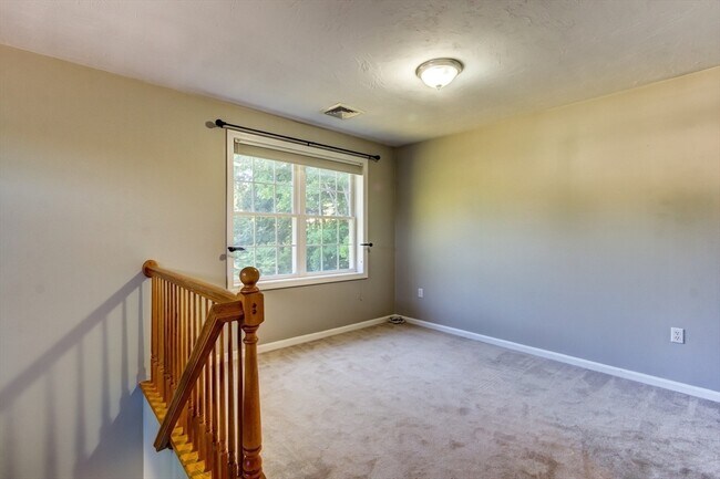 Building Photo - 28 Ptarmigan Dr