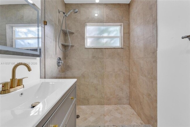 Building Photo - 5208 NE 5th Ave