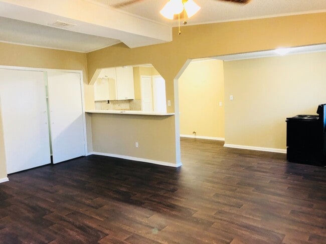 Building Photo - 2906 Birch Park Dr