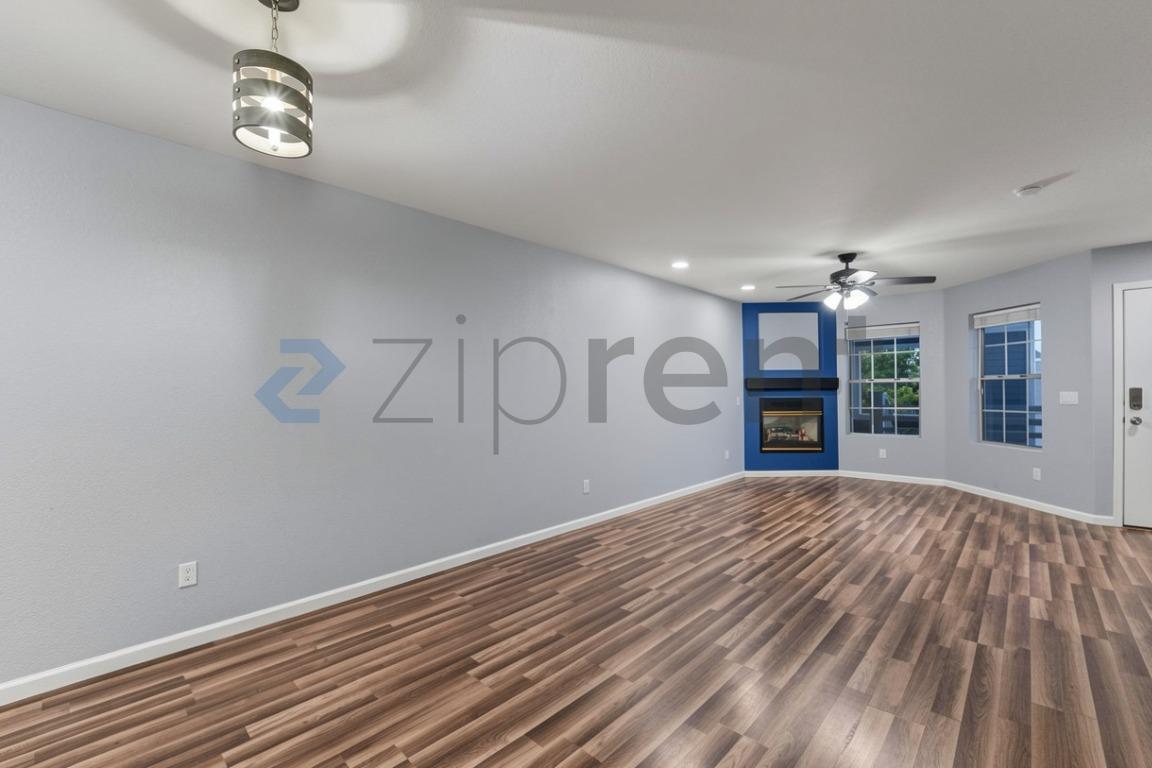 Building Photo - Unit 215