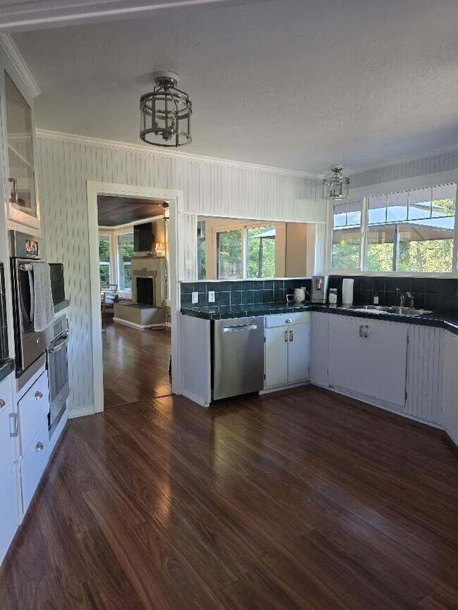 Building Photo - Breathtaking Home offers flexible living with bonus rooms ideal for an office, art studio, gym, o...