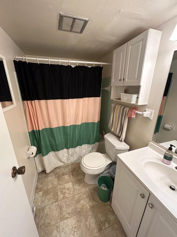 Building Photo - 134 E Johnson St