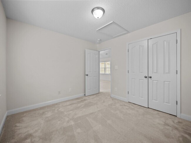 Building Photo - Welcome to Eastport!