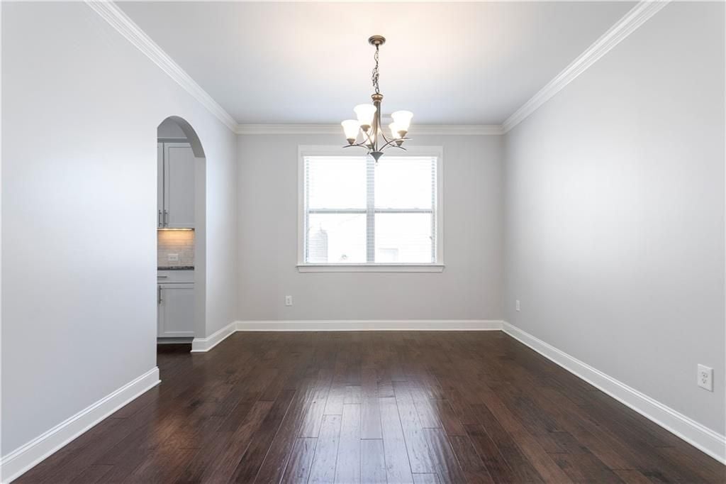 Building Photo - 330 La Perla Dr