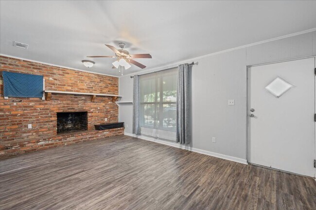 Building Photo - 3-Bedroom Home Near Memorial Hospital