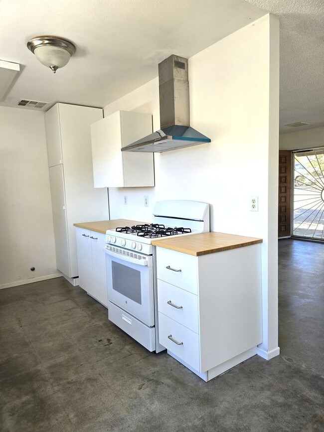 Building Photo - Remodeled Two Bedroom in Morongo Valley