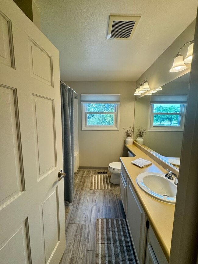 Building Photo - Beautiful Fort Collins Home with Golf Cour...