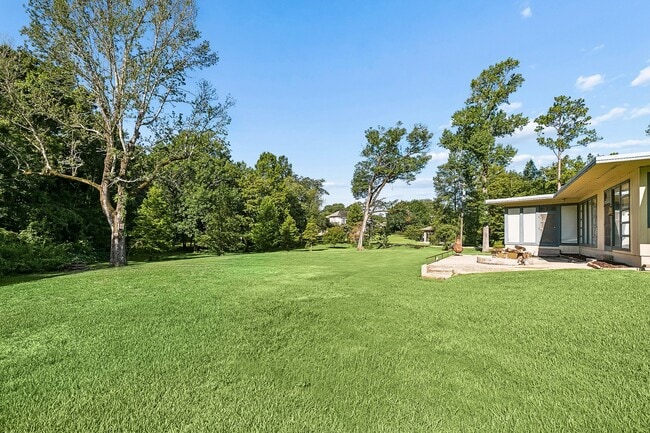 Building Photo - 1332 Knollwood Dr