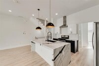 Building Photo - 2038 N Prairie Ave
