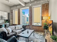 Building Photo - 555 Evergreen St