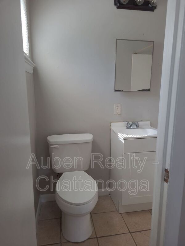 Building Photo - 903 Curleque Dr