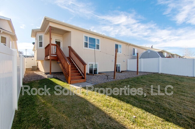 Building Photo - 3618 Woodhaven Dr