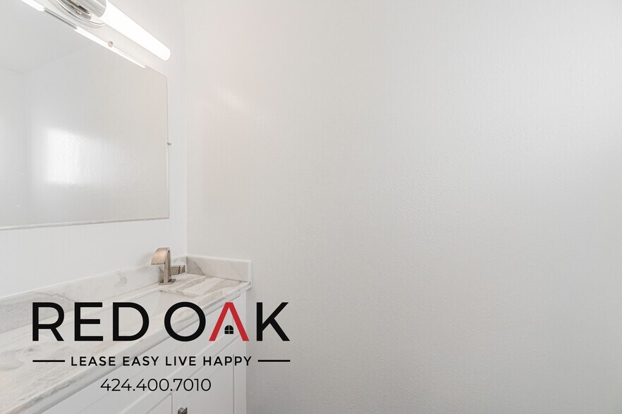 Building Photo - 619 N Kingsley Dr