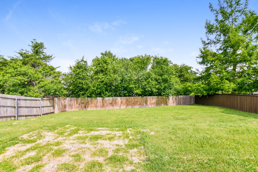 Building Photo - 3693 Sycamore Ln